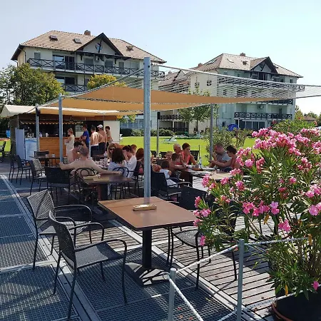 Hullam Udulopark - Bird's-nest Apartman *