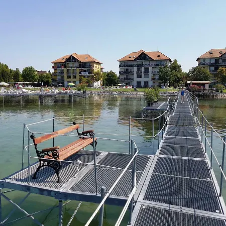 Hullam Udulopark - Bird's-nest Apartman