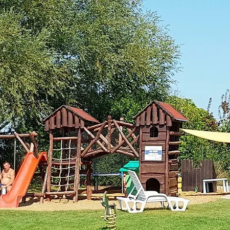 Hullam Udulopark - Bird's-nest Apartman *